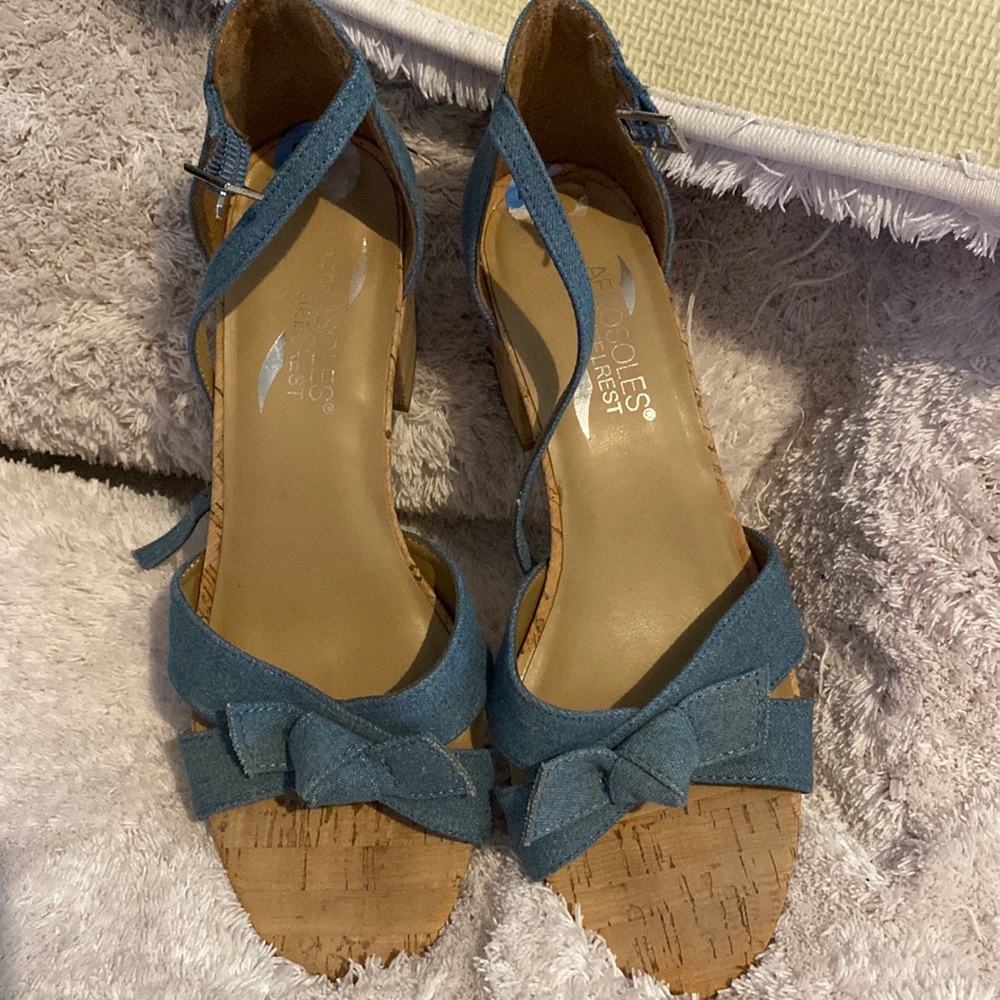 Cute bow aerosoles sandals